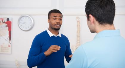 physiogtherapist in discussion with a physiotherapy assistant