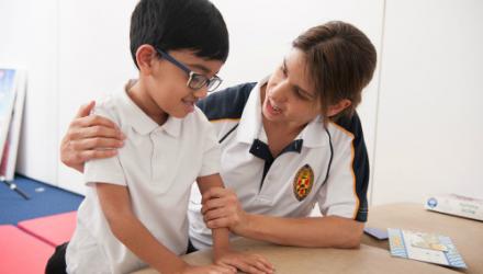Children who have strokes need physiotherapy and timely, comprehensive care