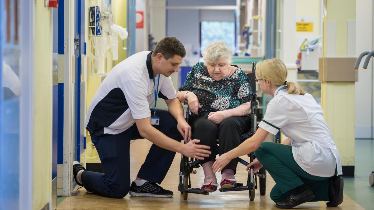 Hip fracture patients waiting up to three months for rehab at home | The  Chartered Society of Physiotherapy