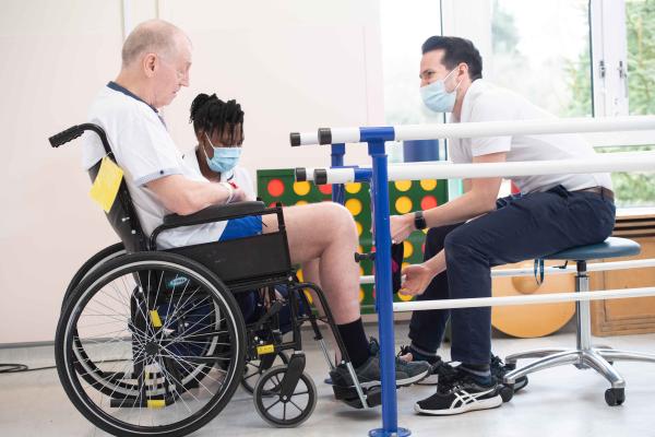 Hospital rehab for man in wheelchair