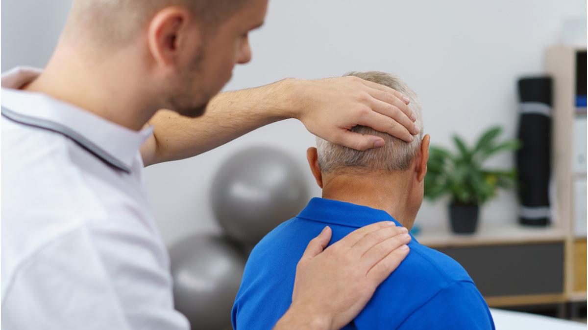 https://www.csp.org.uk/sites/default/files/styles/unstyled_max_width_1200px/public/media-image/2019-10/getting-help-with-neck-pain.jpg?itok=__dNTVR4