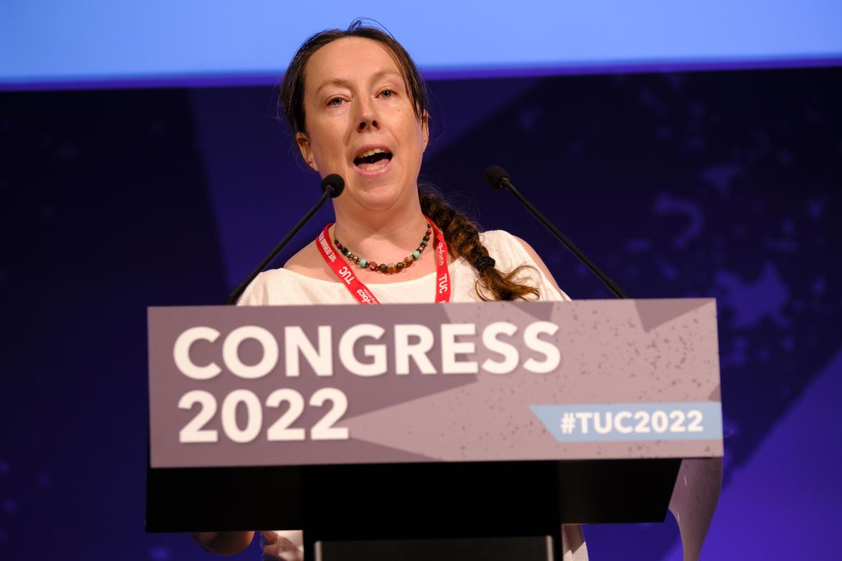 CSP Steward Helen Lewes at the TUC Congress lectern 