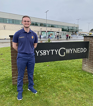 Physio Ioan Vaughan outside Ysbyty Gwynedd