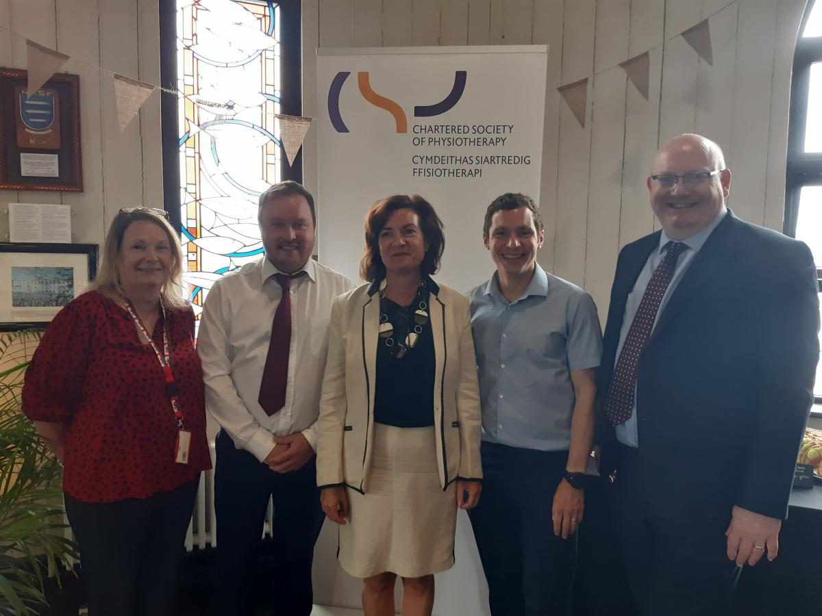 Welsh health minister Eluned Morgan with CSP staff